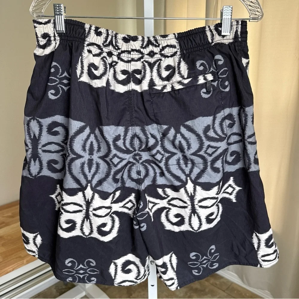 Quiksilver Men’s Size Large swim trunks TIKI board shorts BLACK elastic